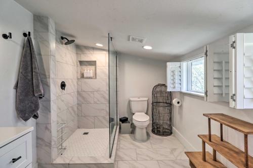 Luxe Glacier Getaway Walk To Downtown Kalispell!