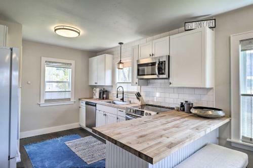Luxe Glacier Getaway Walk To Downtown Kalispell!