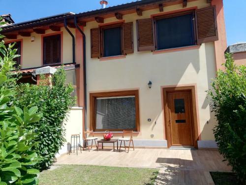Intero Appartamento Villa Elisa: Giardino Box Auto