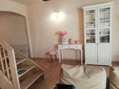 Villetta A Schiera Con Giardino Box E Posto Auto.