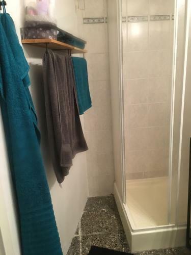Helles Doppelzimmer Im Untergeschoss Mit Bad Im Gr�nen Nahe Potsdam