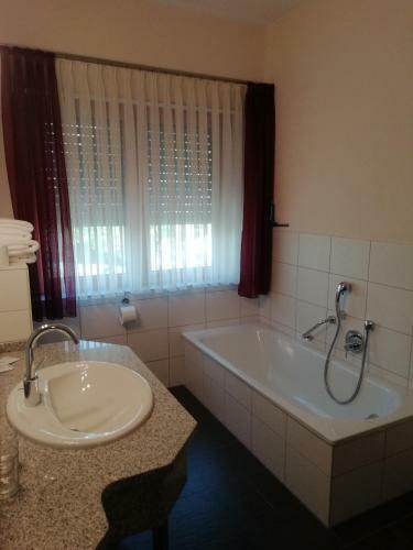Hostal Hotel Zur Bruecke