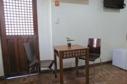 Hostal Makabata Guesthouse