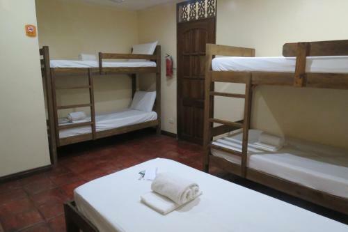Hostal Makabata Guesthouse