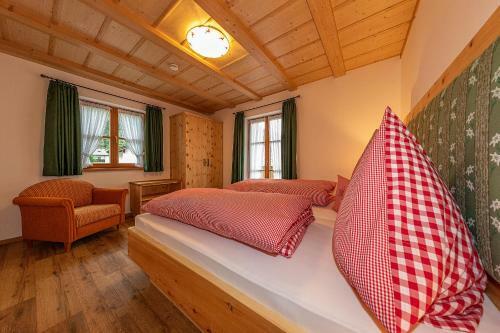Neuerbaute Ferienhaush�lfte 4erspitzblick