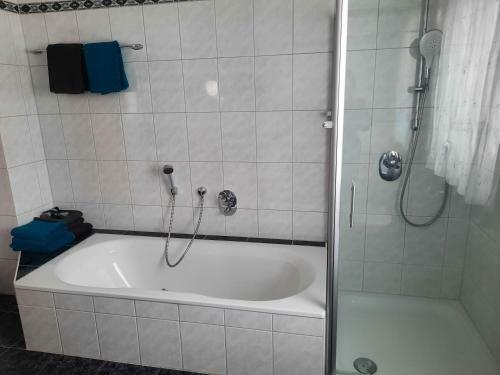 Apartamentos Ferienwohnung Sch�tz