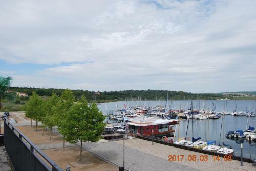 Hausboote Und Ferienh�user Marina M�cheln