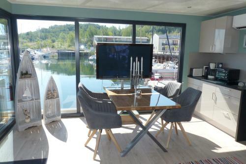 Hausboote Und Ferienh�user Marina M�cheln