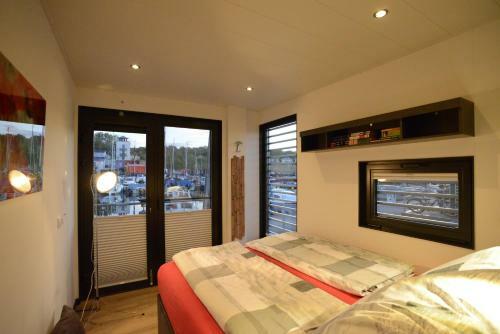 Hausboote Und Ferienh�user Marina M�cheln