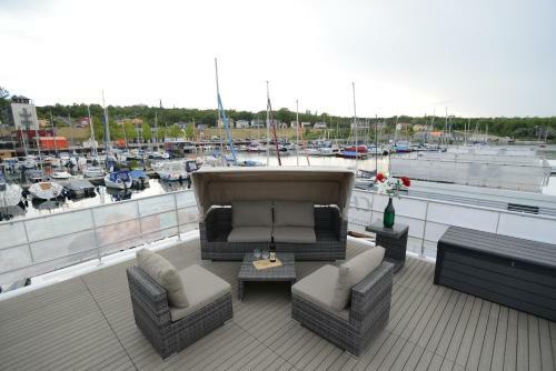 Hausboote Und Ferienh�user Marina M�cheln
