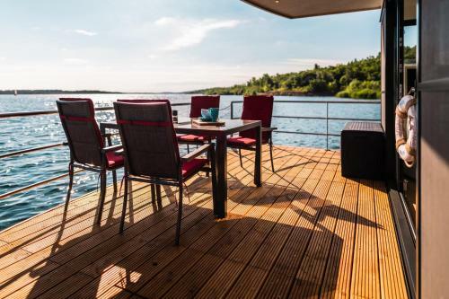 Hausboote Und Ferienh�user Marina M�cheln