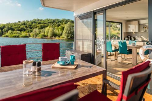 Hausboote Und Ferienh�user Marina M�cheln