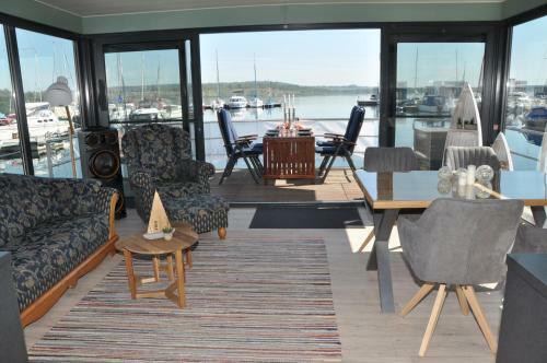 Hausboote Und Ferienh�user Marina M�cheln