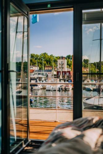 Hausboote Und Ferienh�user Marina M�cheln