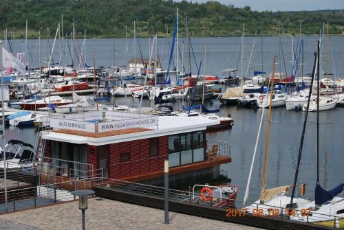 Hausboote Und Ferienh�user Marina M�cheln