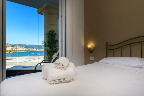 Apartamento Mareluna Crescent - Luxury Seafront Experience
