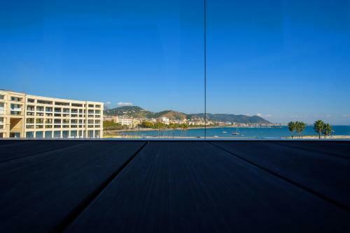 Apartamento Mareluna Crescent - Luxury Seafront Experience