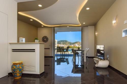 Apartamento Mareluna Crescent - Luxury Seafront Experience