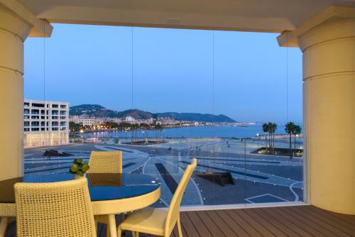 Apartamento Mareluna Crescent - Luxury Seafront Experience