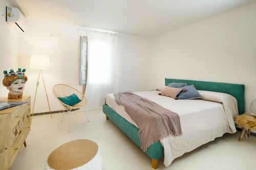 Villa Composed By Spacious And Elegant See View Suites With Garden
