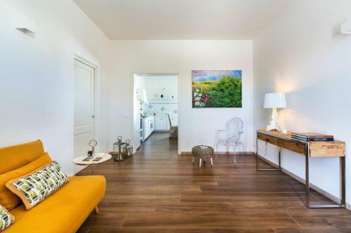 Villa Composed By Spacious And Elegant See View Suites With Garden