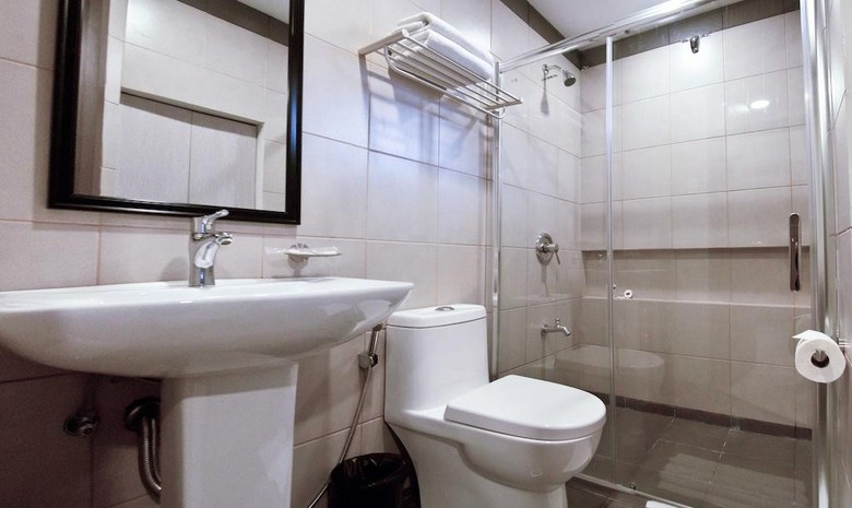 Jade Hotel And Suites