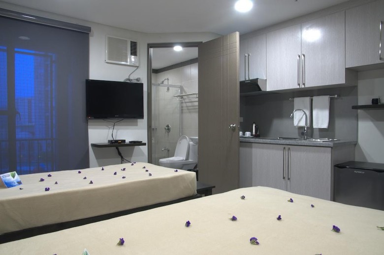 Jade Hotel And Suites