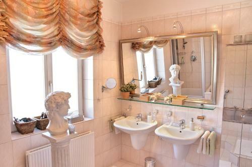 Lion Homestay Munich