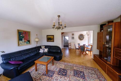 Ganzes Haus M�bliert M�-lerchenau