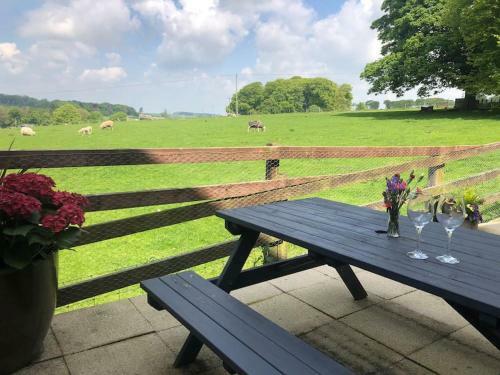 New Station Cottage, Country Views, Great Location