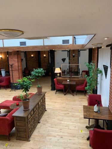The Carre Arms Hotel & Restaurant