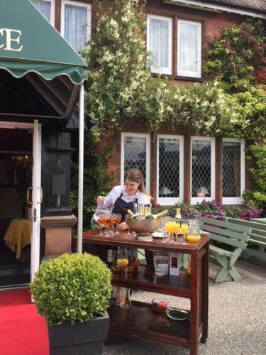 The Carre Arms Hotel & Restaurant