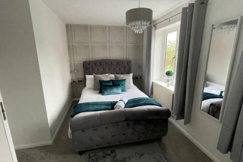 Silver Stag Properties, 3 Bed House With Parking