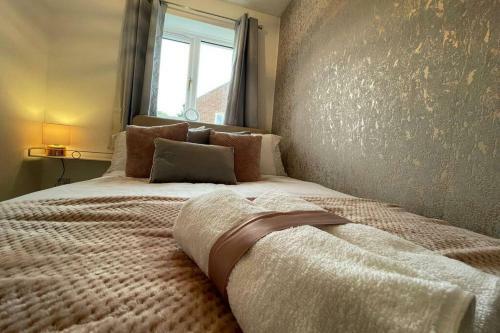 Silver Stag Properties, 3 Bed House With Parking