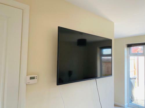 Silver Stag, Comfortable Property With 2 Double Bedrooms And Off Road Parking