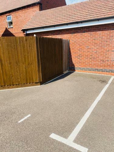 Silver Stag, Comfortable Property With 2 Double Bedrooms And Off Road Parking