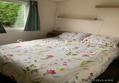 O10 3 Bedroom, 6 Berth Caravan