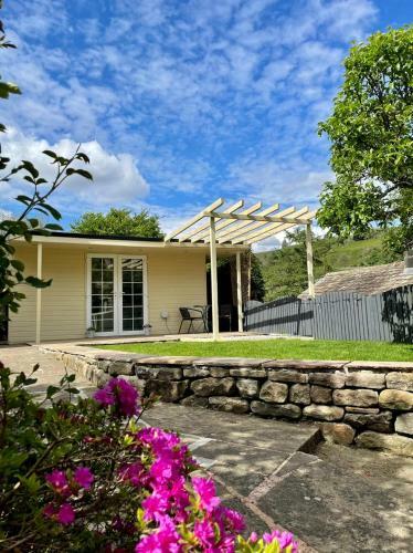 Lodge Apple Tree Hut, In A Private Garden