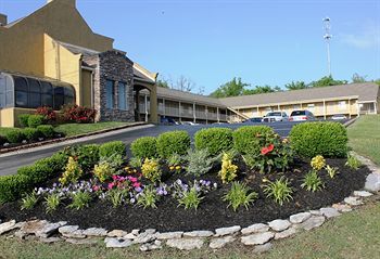 Hotel Quarters Inn & Suites