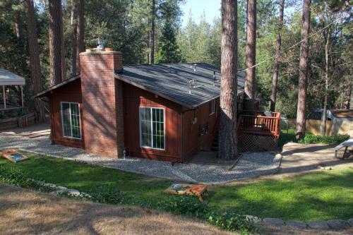 Yosemite's Anglers Rest