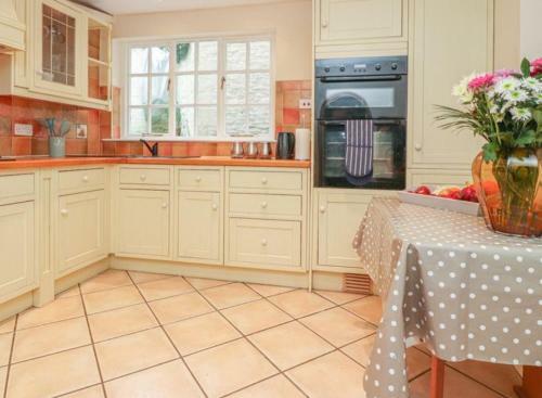 Cosy, Central 3 Bed Cottage, With Wood Burner