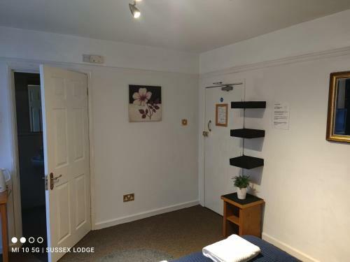Hostal Sussex Lodge Guest House