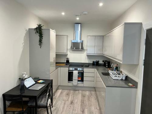 Apartamento ?onpoint -convenient 1 Bedroom Apt With Parking!?