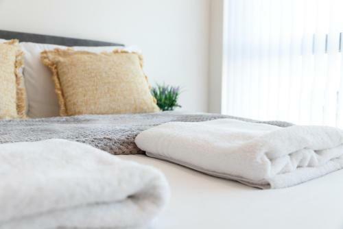 Apartamento ?onpoint -convenient 1 Bedroom Apt With Parking!?