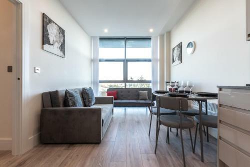 Apartamento ?onpoint -convenient 1 Bedroom Apt With Parking!?