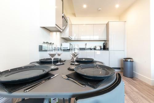 Apartamento ?onpoint -convenient 1 Bedroom Apt With Parking!?