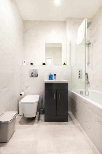 Apartamento ?onpoint -convenient 1 Bedroom Apt With Parking!?