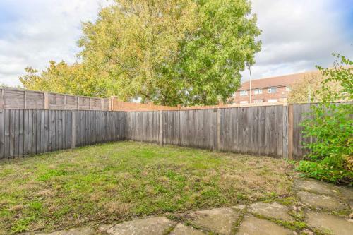 Apartamento Meadowbrook Place @ Heathrow. Free Parking