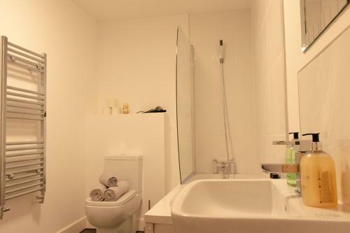 Modern Apartment Minutes Away From Heathrow