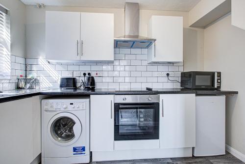 Windsor Burnham Ascot Haven Sleeps 4